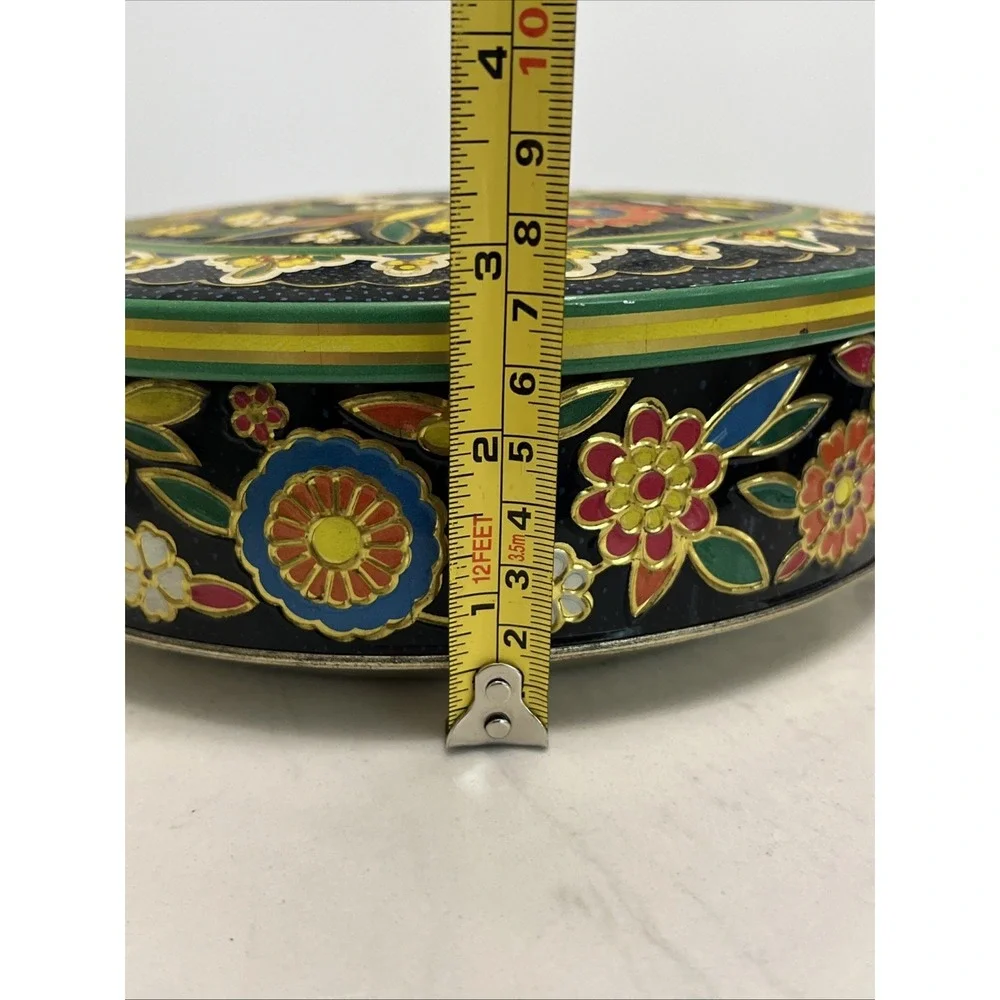 Vtg Daher Embossed Floral Decorative Round Tin‎